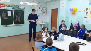 Следователи следственного отдела по Ломоносовскому округу города Архангельска провели профилактический урок в Заостровской средней школе