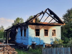 В Вельском районе проводится проверка по факту гибели двух пенсионеров в результате пожара